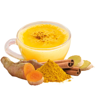 Curcuma mit Zimtstanden, Ingwer und einer Tasse Golden Milk